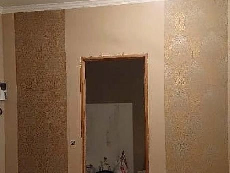 Чем декорировать простенки над дверьми?