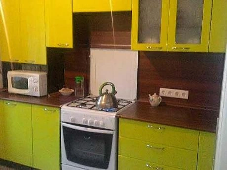 Помогите с выбором цвета обоев на кухне?