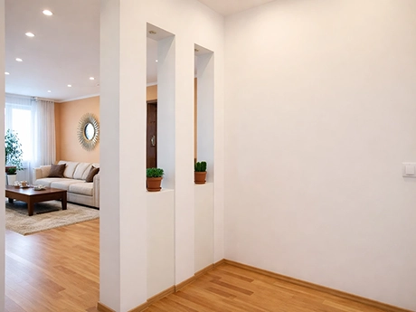 Варианты декорирования и оформления колонн в коридоре