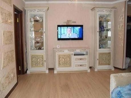 А вот со стеной вышла задача, она имеет незаконченный вид?