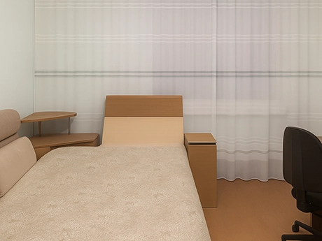 Сочетание цвета обоев с мебелью и тюлем в интерьере