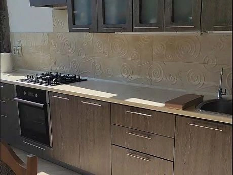 Возможно применить деревянную столешницу?