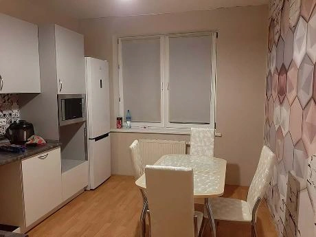 Какого цвета повесить шторы или тюль на кухне?