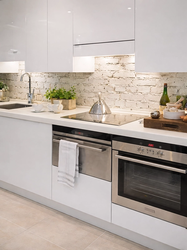 Фактурная плитка под светлый камень на стене