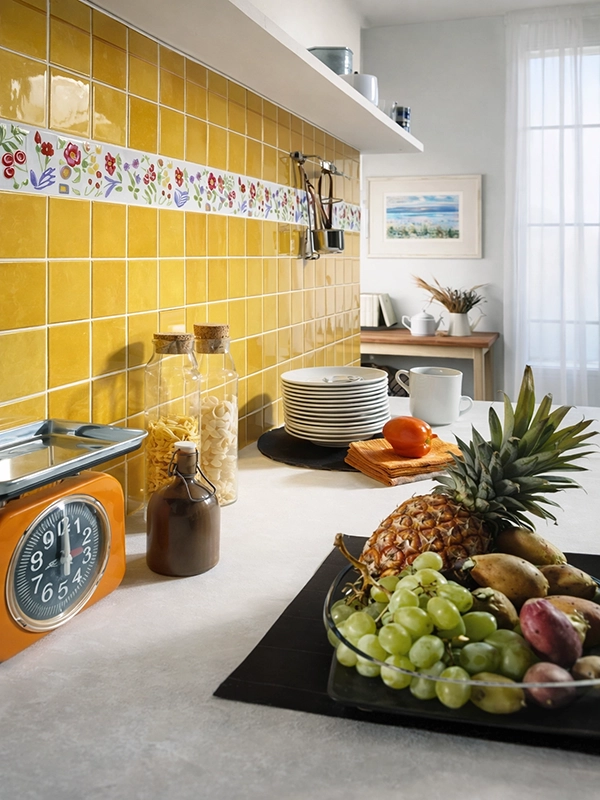 Светлая прямоугольная плитка вертикальной укладки