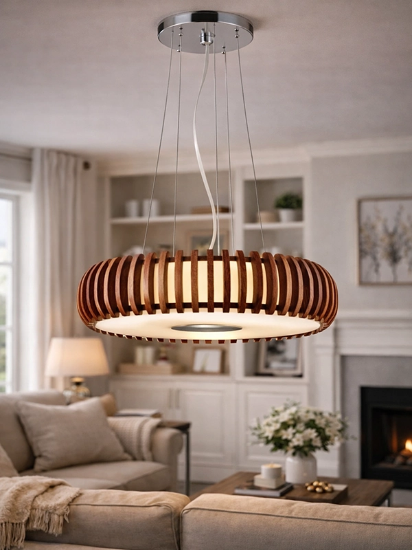 Группа стеклянных подвесных светильников разной формы