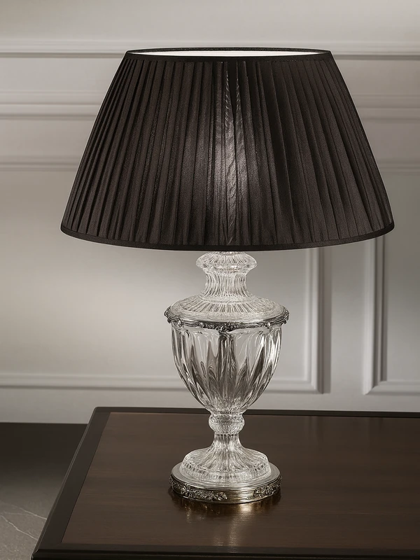 Современная настольная лампа на тумбе или столе как элемент декора и освещения комнаты