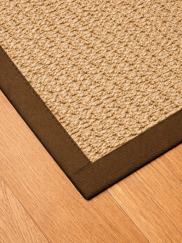 Светлый ковер небольшого размера с мягким ворсом на полу в интерьере детской комнаты