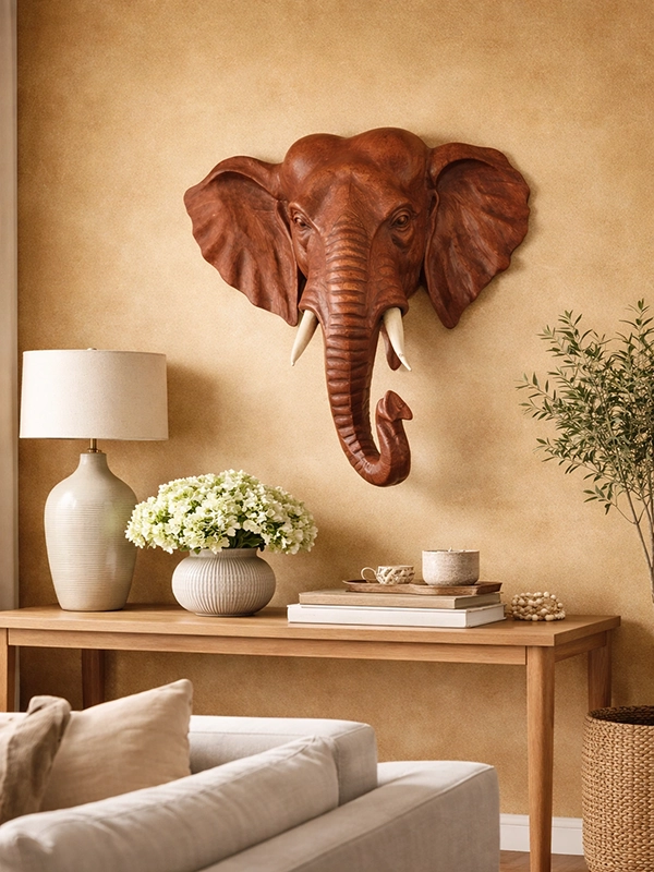 Декоративная голова слона из светлого дерева