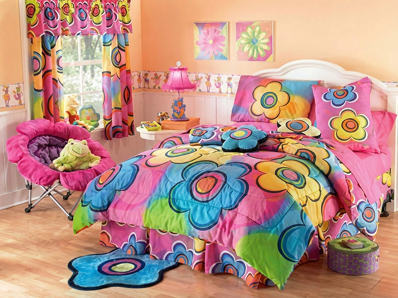 Интерьер детской комнаты с покрывалом и ковром