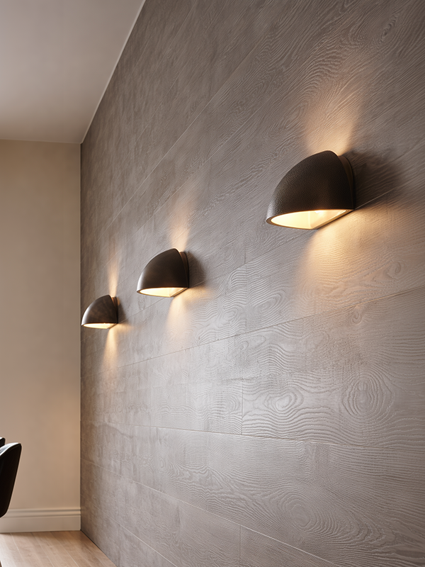 Декоративный светильник на стене кухни для локального освещения зоны приема пищи и создания уюта