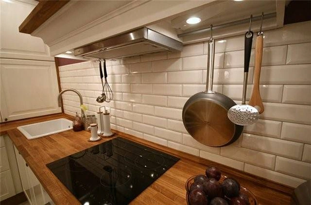 Планирую всю кухню выложить плиткой до середины стены