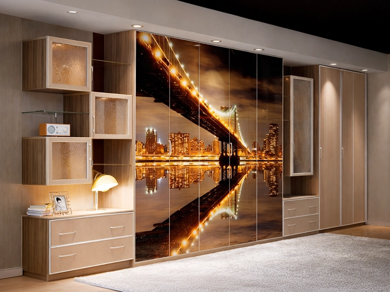 Шкаф-кровать с подъемным механизмом для комнаты школьника в общем пространстве для троих детей