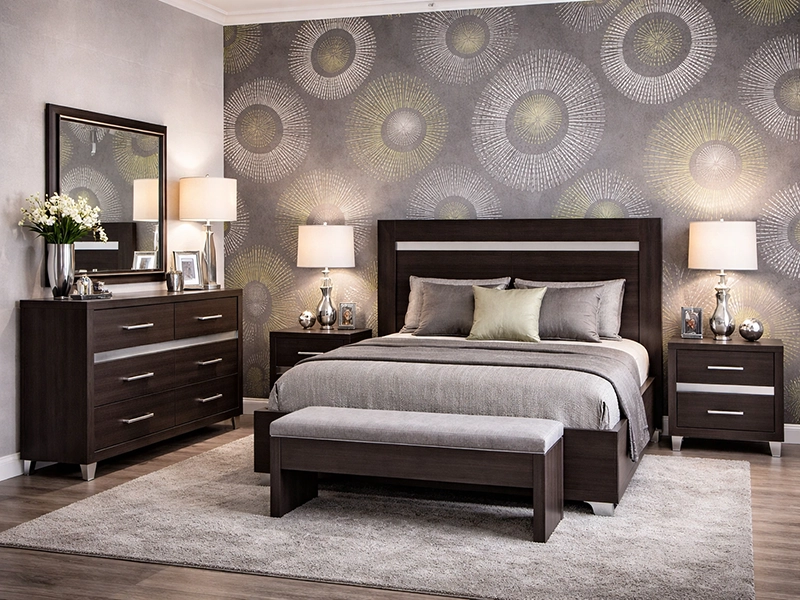 Образец светлых обоев с классическим орнаментом для стен