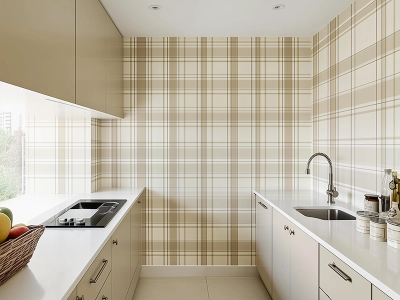 Светлые обои с золотистым классическим узором дамаск по всей поверхности