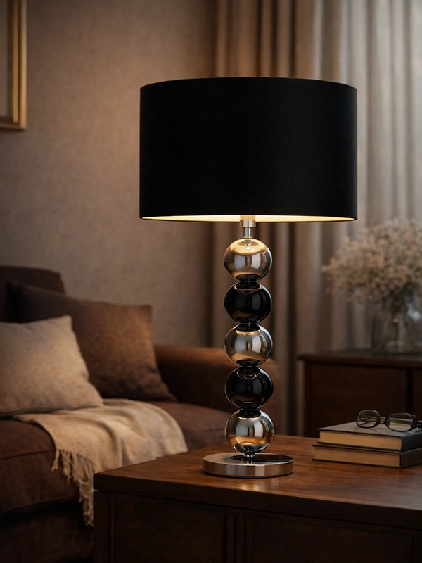 Декоративные подушки в черно-белой палитре