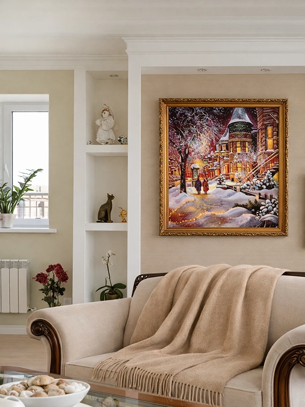 Современная абстрактная картина в бордовых и бежевых тонах на стене над спинкой дивана