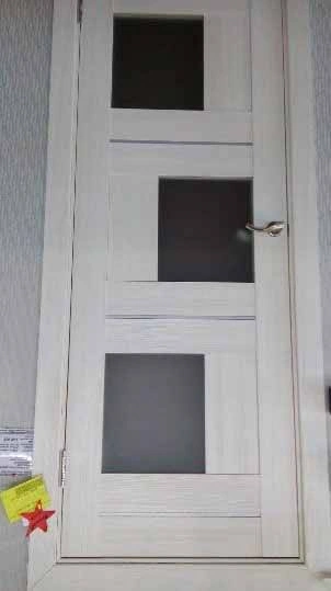 К ламинату какого цвета подойдут двери и обои для стен?