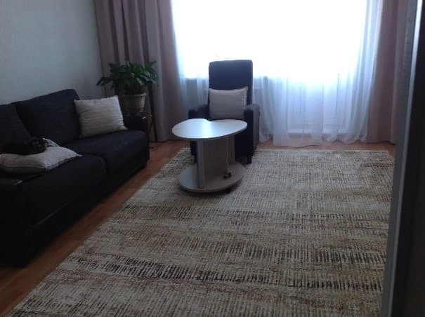 Какие применить обои и напольное покрытие для гостиной?